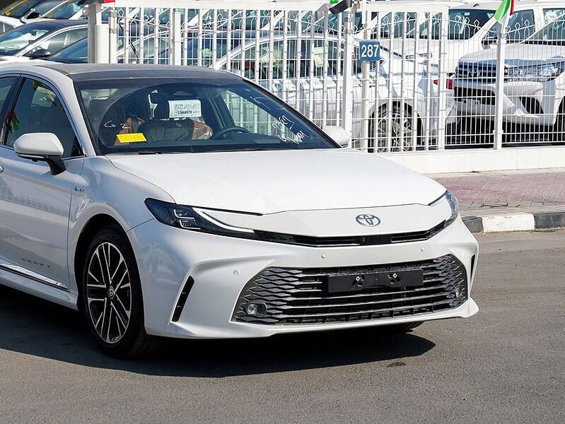 2025 Toyota Camry Hybrid 4 Cylinder Engine Sedan White Tan GCC