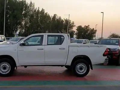 2025 Toyota Hilux Double Cabin 2.4L 4 Cylinder Diesel 4x4 White Black