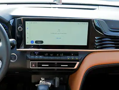 2025 Toyota Camry Hybrid 4 Cylinder Engine Sedan White Tan GCC