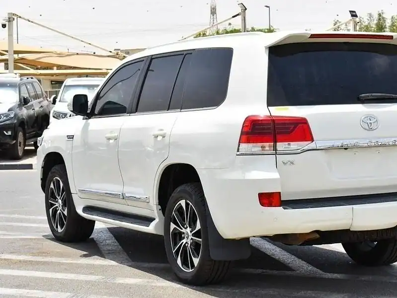 2018 Toyota Land Cruiser 4.5 litre 8 Cylinder Engine RHD White Black