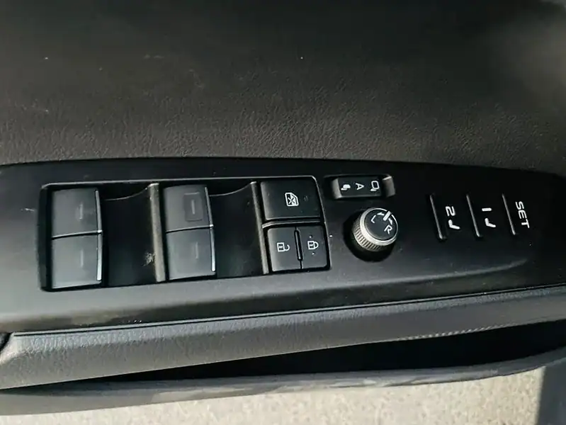 2025 Toyota Camry CAMRY 2.5 HYBRID GCC Specs Blue Tan