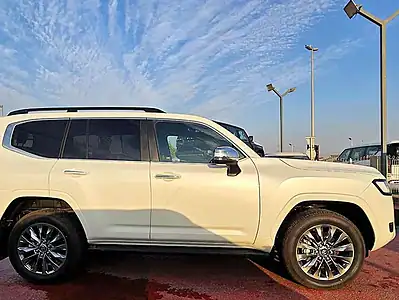 2025 Toyota Land Cruiser VX 3.5l litre Turbo 6 Cylinder Engine White Black
