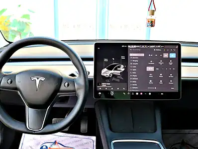 2022 Tesla Model 3 Other 70 - 80 kWh 350 - 450 KM White Black GCC