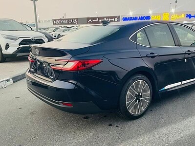 2025 Toyota Camry CAMRY 2.5 HYBRID GCC Specs Blue Tan