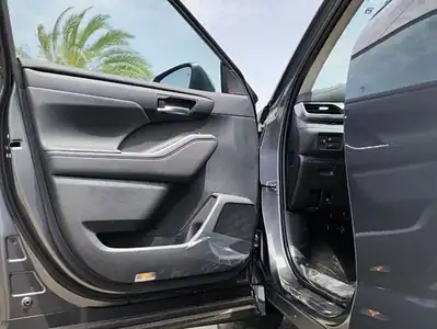 Toyota Highlander GLE 2.5L Hybrid 2023 4WD SUV Grey Black GCC Specs