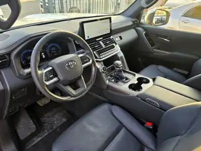 2025 Toyota Land Cruiser VX 3.5l litre Turbo 6 Cylinder Engine White Black