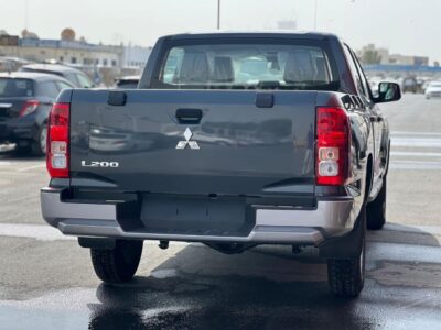 2025 Mitsubishi L200 MITSUBISHI L200 4 Cylinder Engine Manual Grey Black