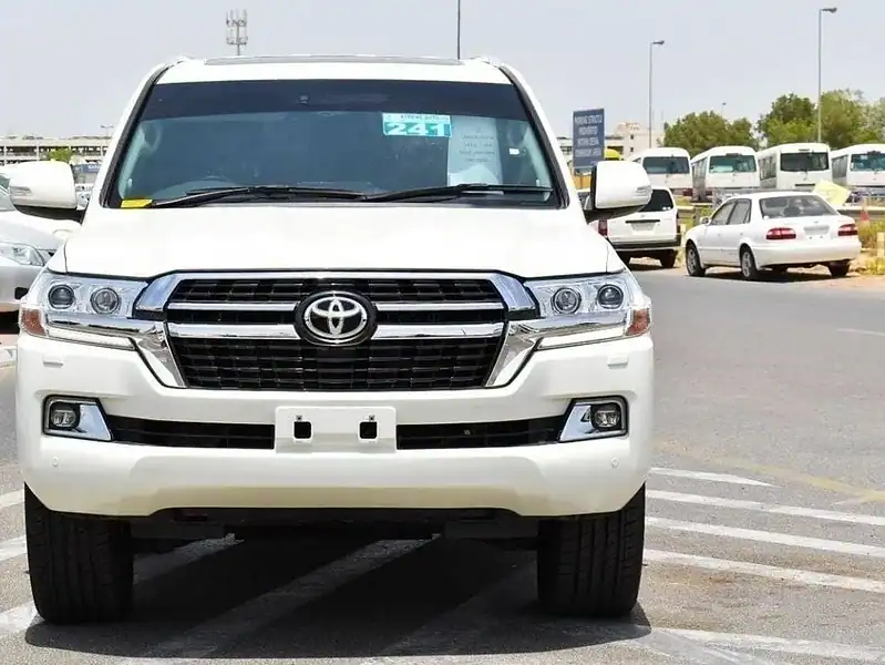 2018 Toyota Land Cruiser 4.5 litre 8 Cylinder Engine RHD White Black