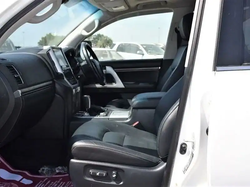 2017 Toyota Land Cruiser 4.5 litre 8 Cylinder Engine RHD White Grey