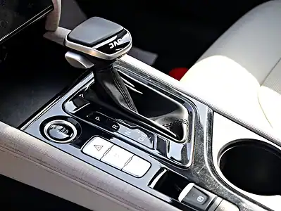 2022 JAC J7 Luxury 4 Cylinders Engine GCC Specs White Sedan