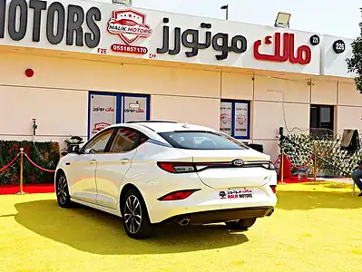 2022 JAC J7 Luxury 4 Cylinders Engine GCC Specs White Sedan