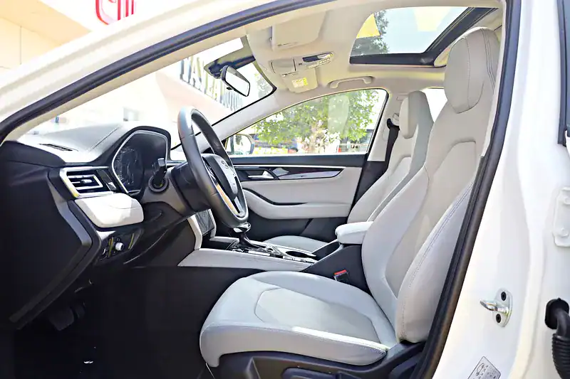 2022 JAC J7 Luxury 4 Cylinders Engine GCC Specs White Sedan