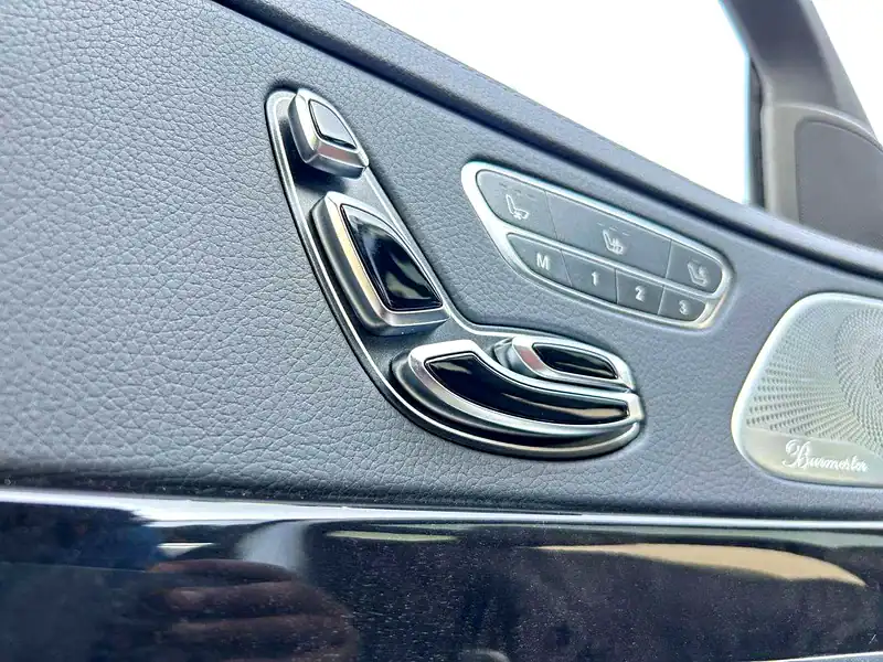 2018 Mercedes-Benz S-Class S 560 4MATIC 8 Cylinder Engine Silver Black