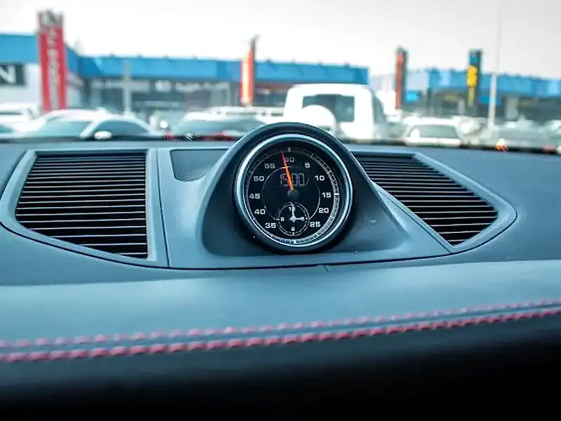 2020 Porsche Macan Standard 4 Cylinders Engine GCC Specs White Red