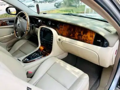 2004 Jaguar XJ 8 8 Cylinders Engine Silver Beige Sedan