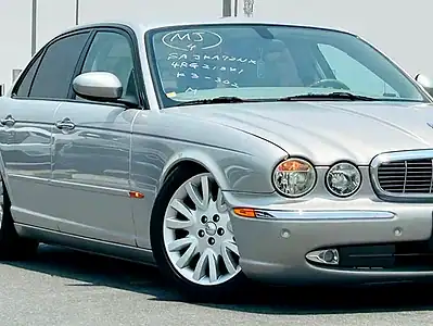 2004 Jaguar XJ 8 8 Cylinders Engine Silver Beige Sedan