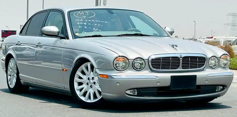 2004 Jaguar XJ 8 8 Cylinders Engine Silver Beige Sedan