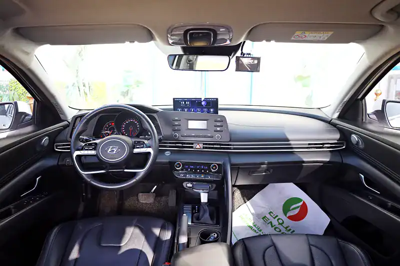 2021 Hyundai Avante Smart 4 Cylinder Engine White Black Sedan
