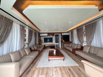Castle Yacht Charter 70 FT
