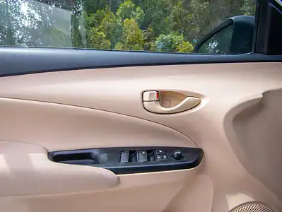 2022 Toyota Yaris E 4 Cylinders Engine White Beige GCC Specs FWD