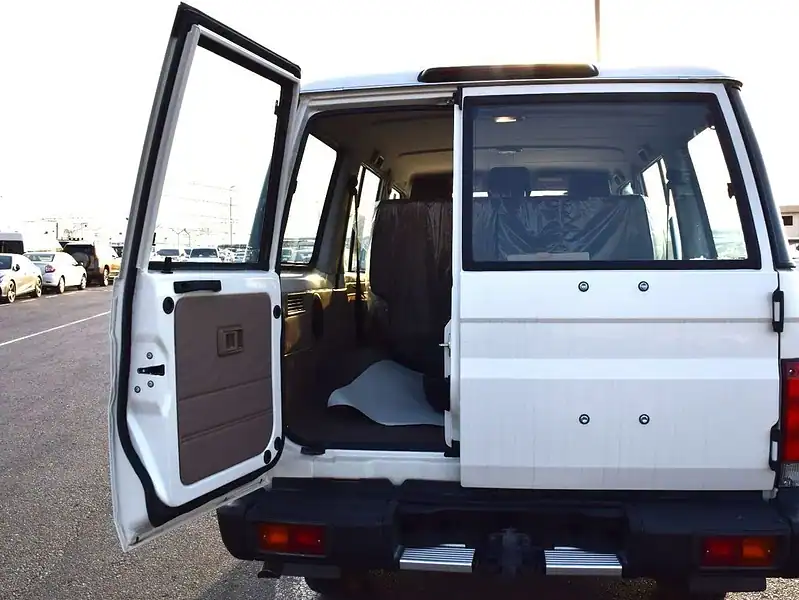 2025 Toyota Land Cruiser LC 78 HARDTOP White Brown Manual
