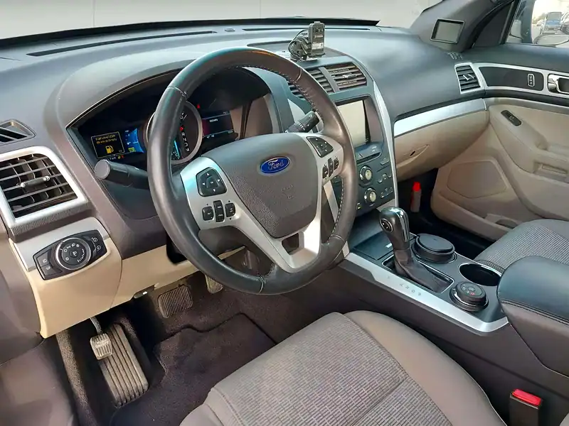 2012 Ford Explorer XLT 6 Cylinders Engine Black Beige SUV Neat and Clean Car