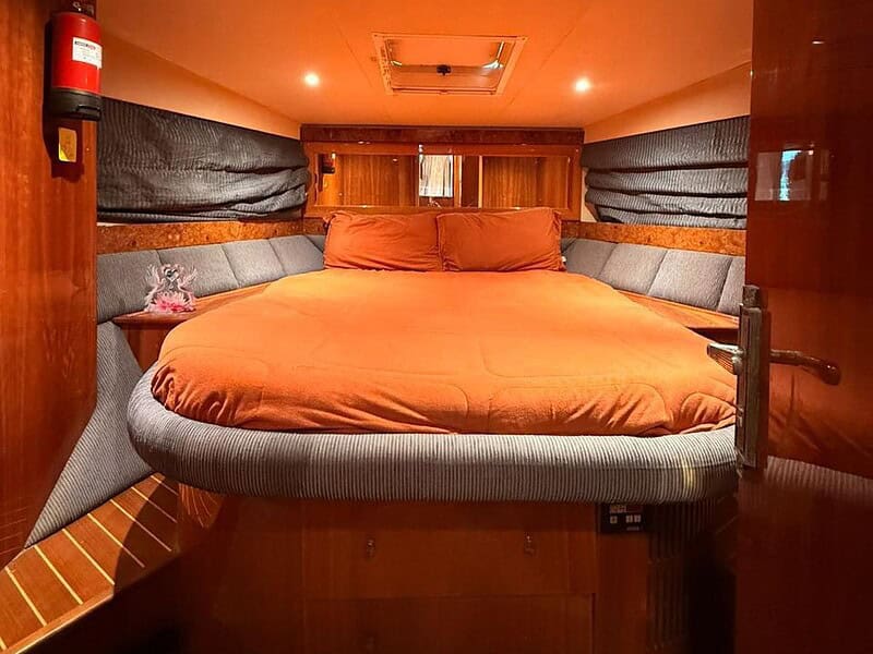 Yacht Charters Rental in Dubai UAE