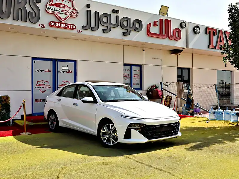 2025 Hyundai Accent SEL 4 Cylinder Engine White Black Sedan GCC Specs
