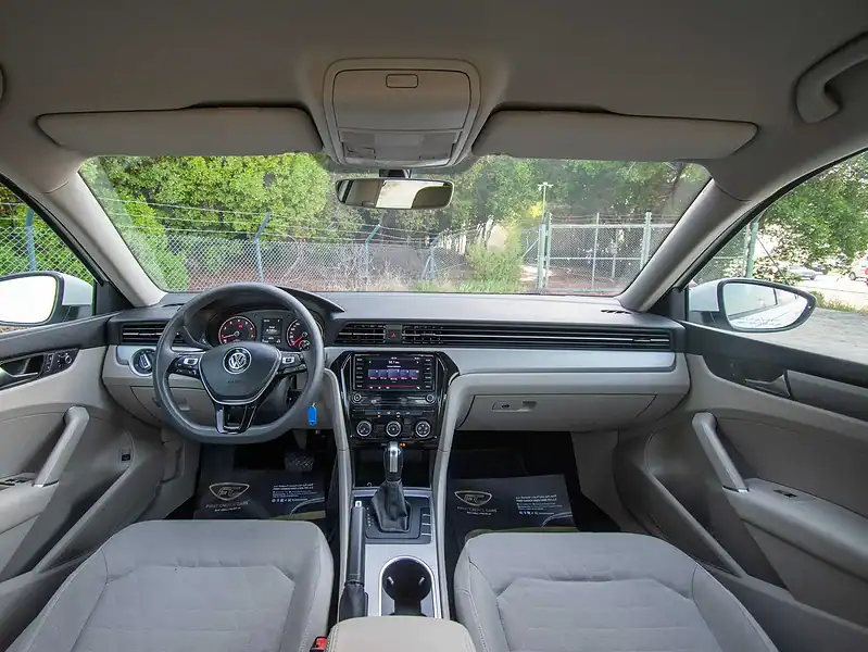 2020 Volkswagen PASSAT Trendline 2.5L 4 Cylinders Engine GCC White Beige