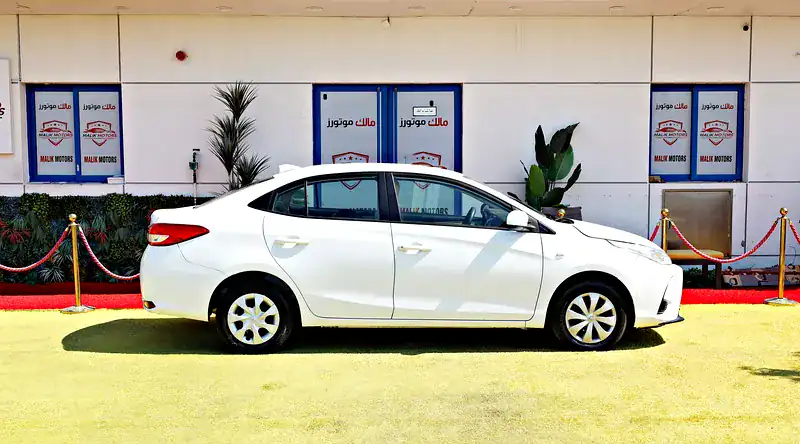 2022 Toyota Yaris MID 4 Cylinders Engine White Beige Sedan GCC Specs