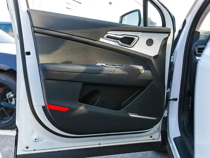 2025 Kia Sportage EX 4 Cylinders Engine White Black SUV GCC Specs
