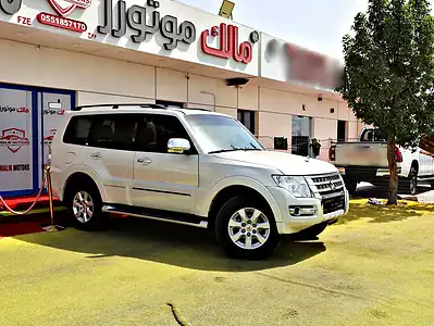 2022 Mitsubishi Pajero GLS 6 Cylinders Engine White Black SUV Full Option GCC