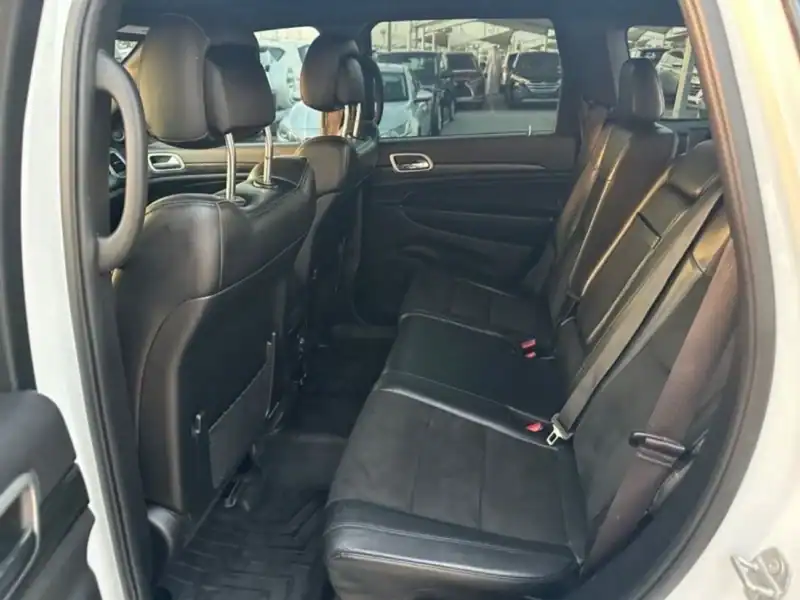2020 Jeep Grand Cherokee Laredo 3.6L 6 Cylinders Petrol White Black 4WD