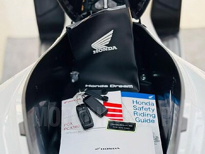 2025 Honda PCX White 160 CC