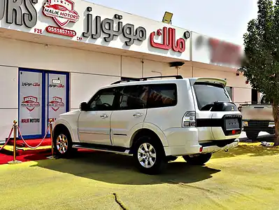 2022 Mitsubishi Pajero GLS 6 Cylinders Engine White Black SUV Full Option GCC