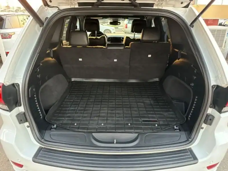 2020 Jeep Grand Cherokee Laredo 3.6L 6 Cylinders Petrol White Black 4WD