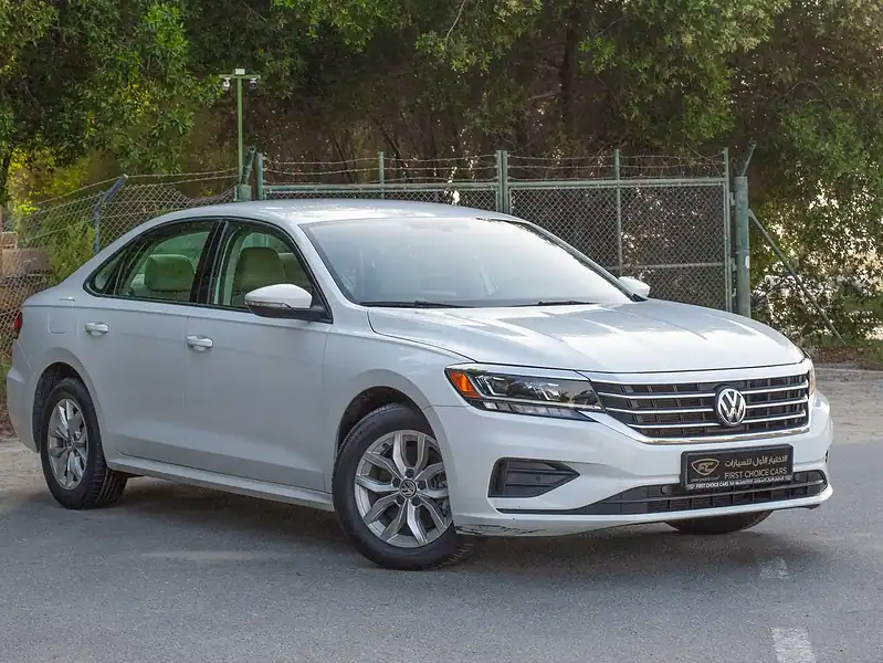 2020 Volkswagen PASSAT Trendline 2.5L 4 Cylinders Engine GCC White Beige