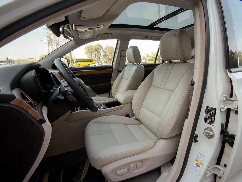 2020 GAC GS8 GL 2.0L 4 Cylinders Engine GCC Specs White Beige
