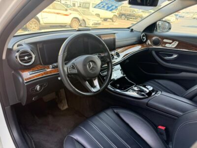 2017 Mercedes-Benz E400 twin-turbocharged V6 petrol engine White Black