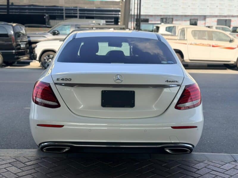 2017 Mercedes-Benz E400 twin-turbocharged V6 petrol engine White Black