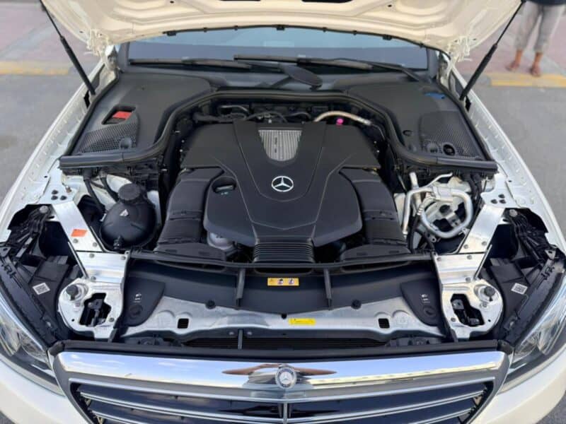 2017 Mercedes-Benz E400 twin-turbocharged V6 petrol engine White Black