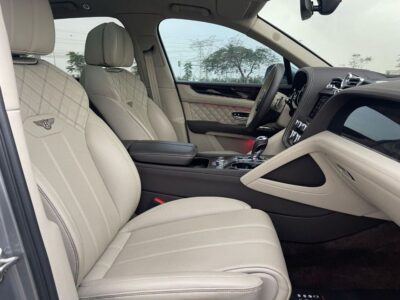 2021 Bentley Bentayga FIRST EDITION 8 Cylinder Engine Grey Beige SUV