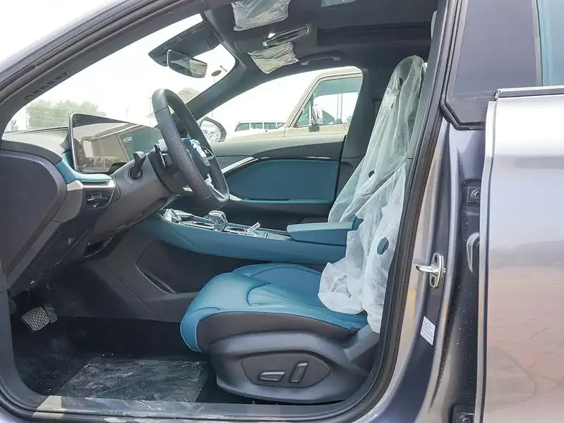 2025 MG 7 300 VGI 4 Cylinder Engine Petrol Grey Green Sedan