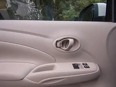 2022 Nissan Sunny SV 1.5L 4 Cylinder Engine GCC Specs FWD White Beige