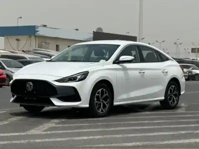 2025 MG MG 5 1.5 L 4 Cylinders Engine White Black Sedan FWD