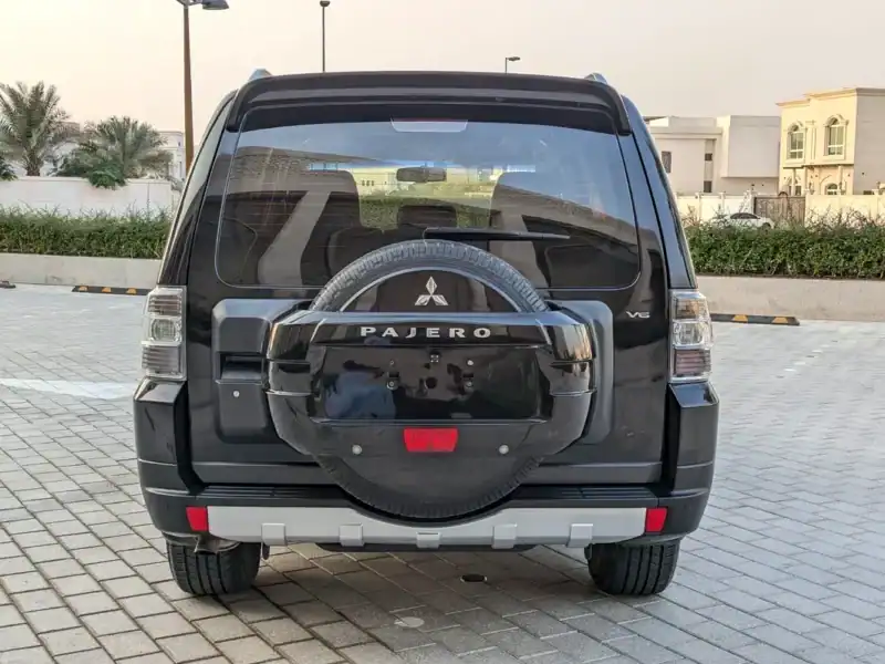 2008 Mitsubishi Pajero GLS 6 Cylinders Engine Black SUV GCC Specs