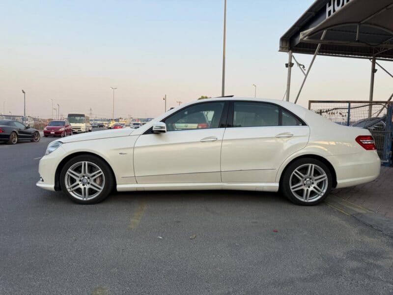 2012 Mercedes-Benz E550 4.6-liter V8 Engine White Black Sedan