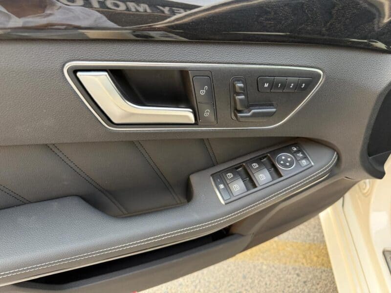 2012 Mercedes-Benz E550 4.6-liter V8 Engine White Black Sedan