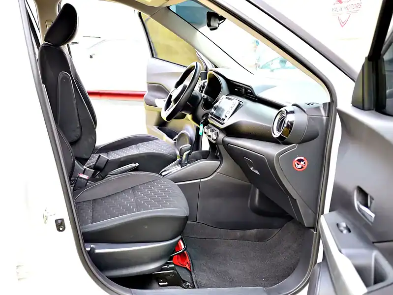 2022 Nissan Kicks SV 4 Cylinder Engine White Black SUV GCC Specs