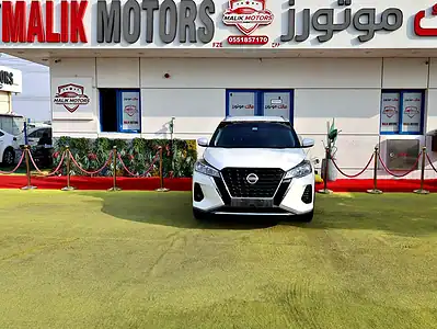 2022 Nissan Kicks SV 4 Cylinder Engine White Black SUV GCC Specs